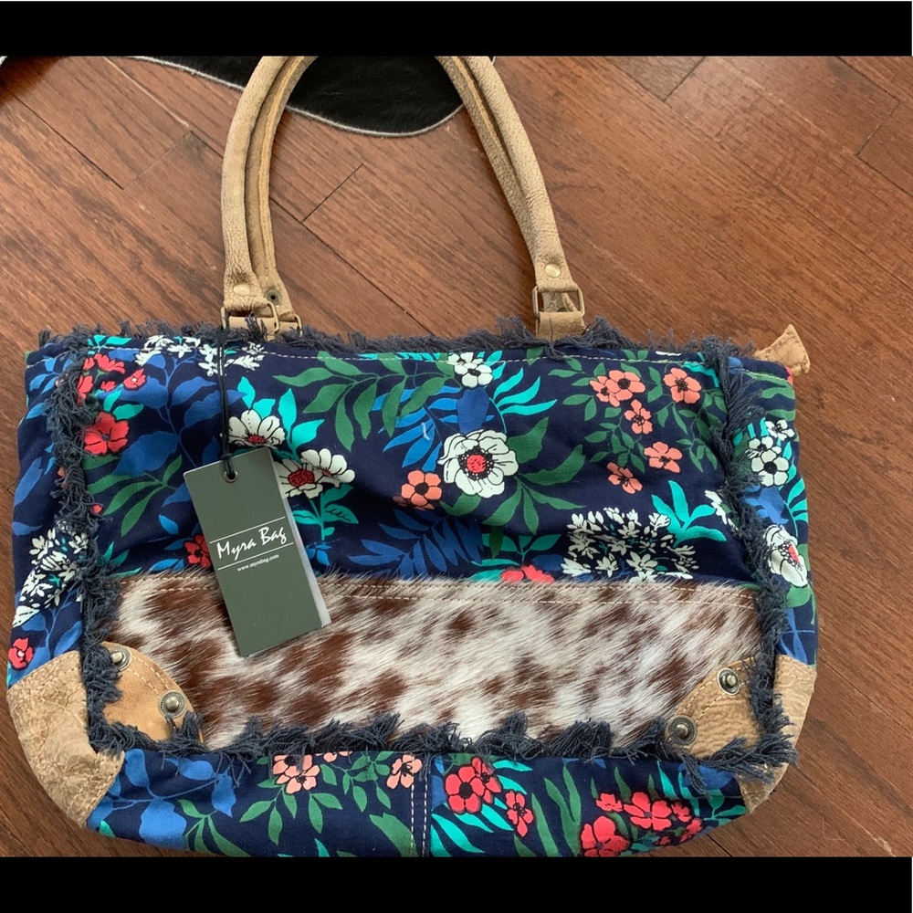 Myra Pocketbook